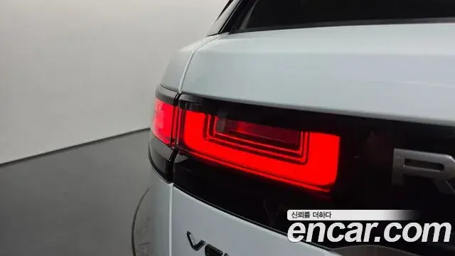 Land Rover Range Rover Velar 2021 — ფოტო 27/36