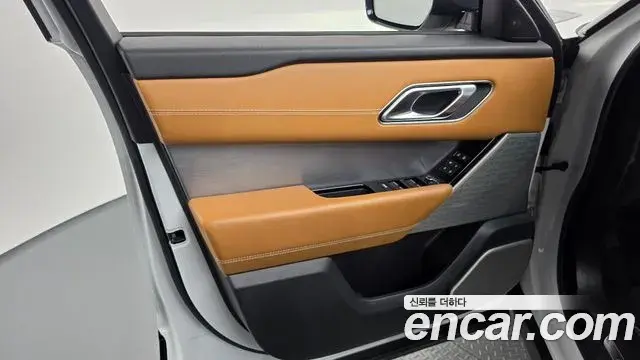 Land Rover Range Rover Velar 2021 — ფოტო 23/36
