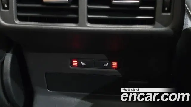 Land Rover Range Rover Velar 2021 — ფოტო 32/36