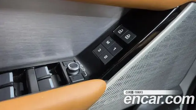 Land Rover Range Rover Velar 2021 — ფოტო 12/36