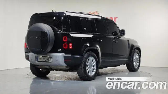 Land Rover Defender 2021 — Фото 2/20
