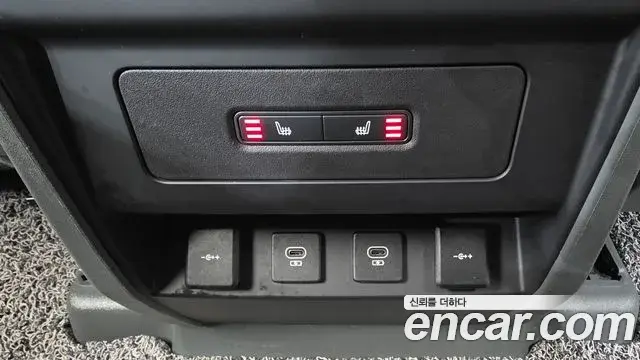 Land Rover Defender 2021 — Фото 18/20
