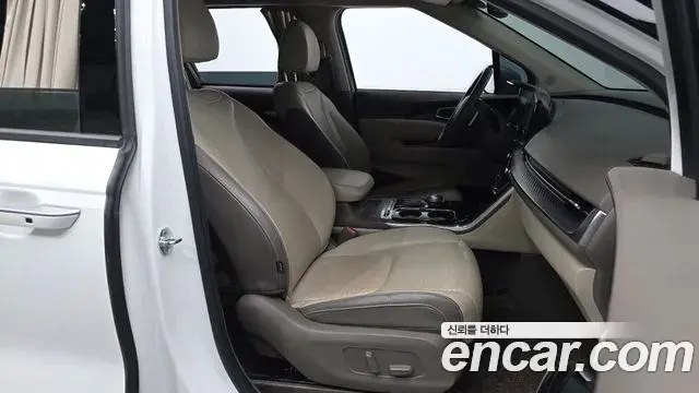 Kia Carnival 2022 — Фото 12/20