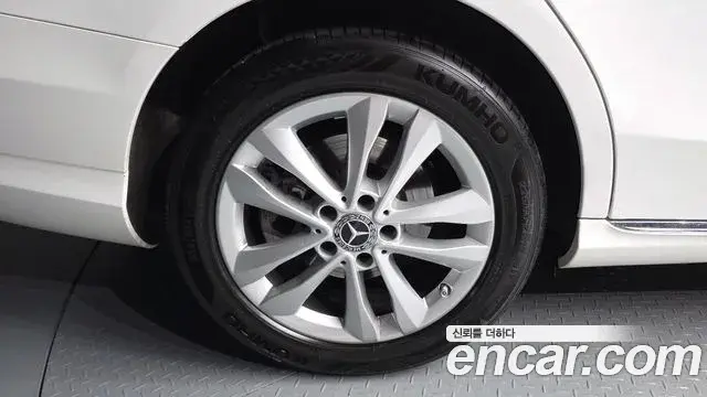 Mercedes-Benz C-Class 2019 — Şəkil 16/32