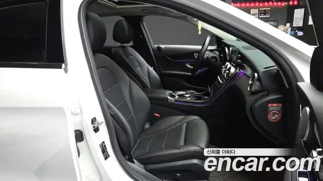 Mercedes-Benz C-Class 2019 — Şəkil 11/32