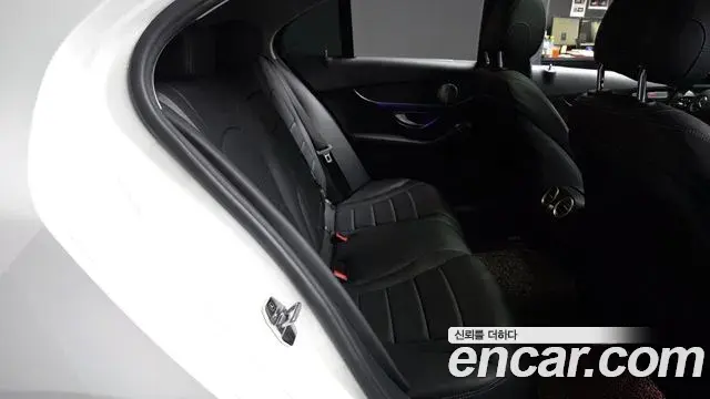 Mercedes-Benz C-Class 2019 — Şəkil 18/32