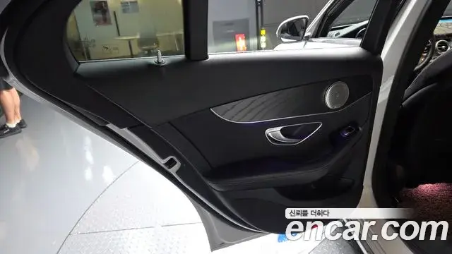 Mercedes-Benz C-Class 2019 — Şəkil 24/32
