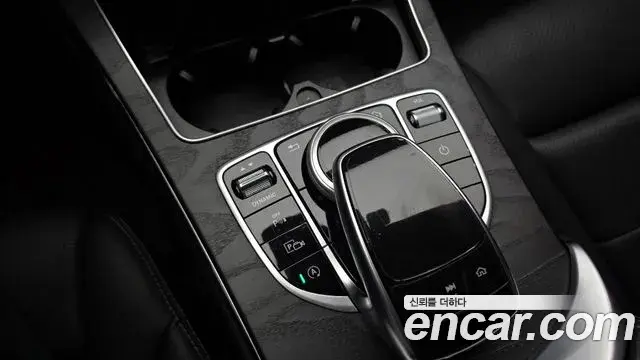 Mercedes-Benz C-Class 2019 — Şəkil 17/32