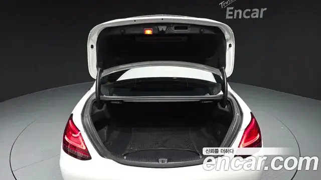 Mercedes-Benz C-Class 2019 — Şəkil 13/32