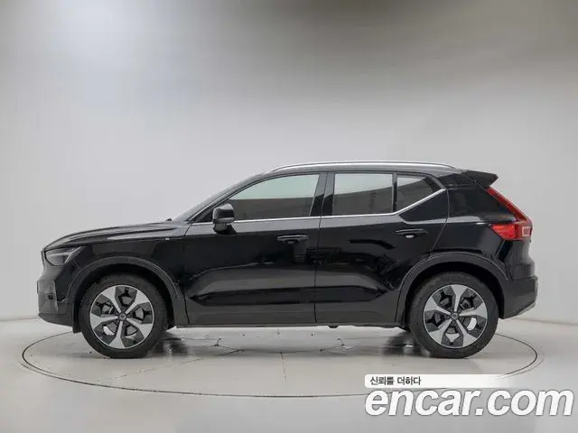 Volvo XC40 2023 — Şəkil 9/19