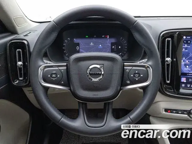 Volvo XC40 2023 — Şəkil 3/19