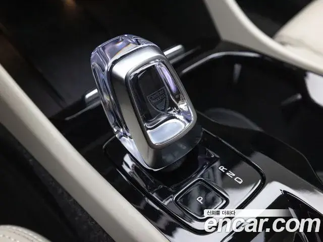 Volvo XC40 2023 — Şəkil 18/19