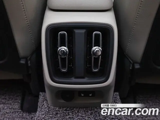Volvo XC40 2023 — Şəkil 2/19