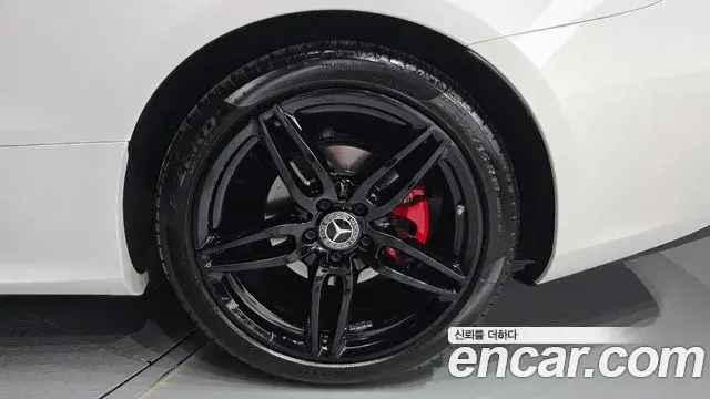 Mercedes-Benz E-Class 2018 — Şəkil 9/30