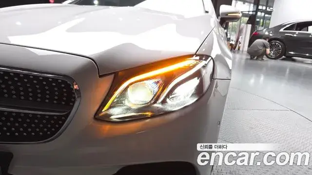 Mercedes-Benz E-Class 2018 — Şəkil 24/30