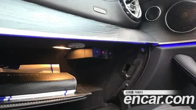 Mercedes-Benz E-Class 2018 — Şəkil 23/30