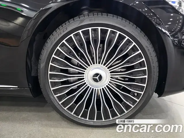 Mercedes-Benz S-Class 2025 — Photo 7/20