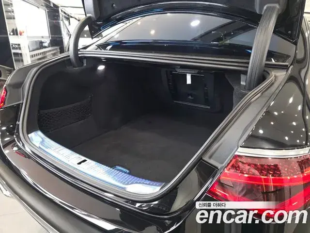 Mercedes-Benz S-Class 2025 — Photo 8/20