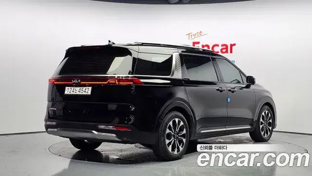 Kia Carnival 2023 — Фото 2/20