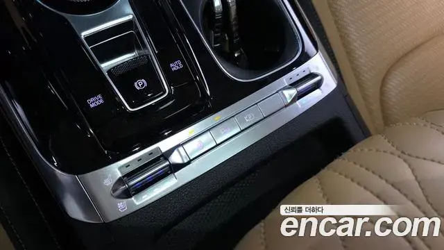 Kia Carnival 2023 — Фото 17/20