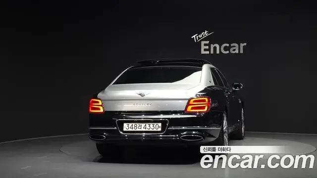 Bentley Flying Spur 2020 — ფოტო 13/20