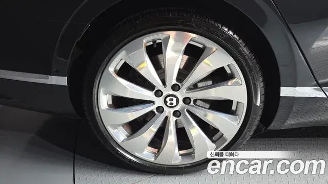 Bentley Flying Spur 2020 — ფოტო 2/20