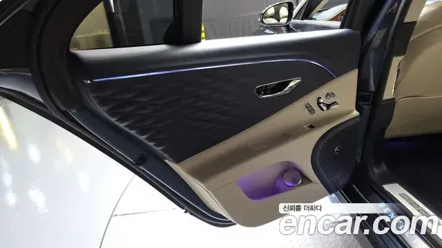 Bentley Flying Spur 2020 — ფოტო 14/20