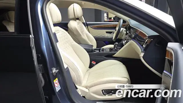 Bentley Flying Spur 2020 — ფოტო 15/20