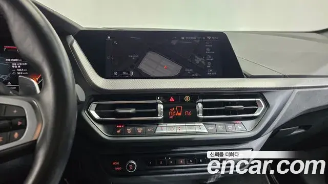 BMW 1 Series 2023 — Фото 12/20