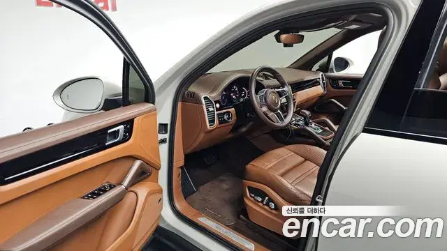 Porsche Cayenne 2021 — Фото 10/20
