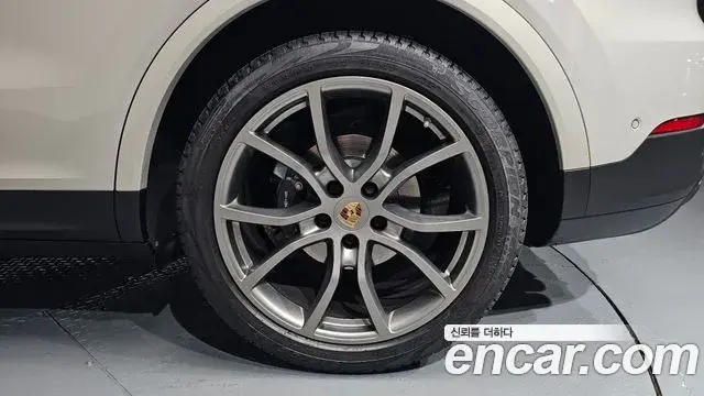 Porsche Cayenne 2021 — ფოტო 3/36