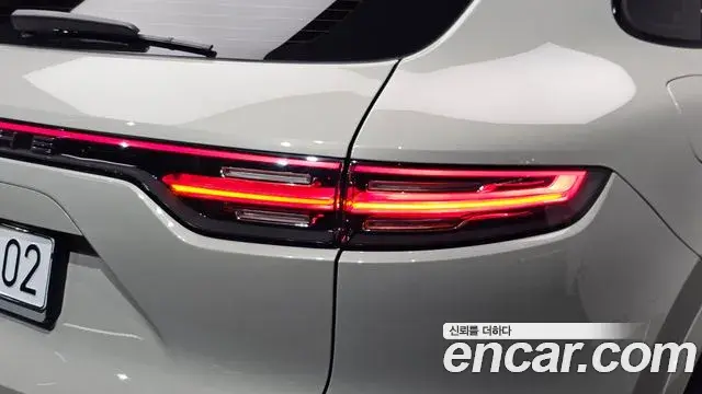 Porsche Cayenne 2021 — ფოტო 4/36