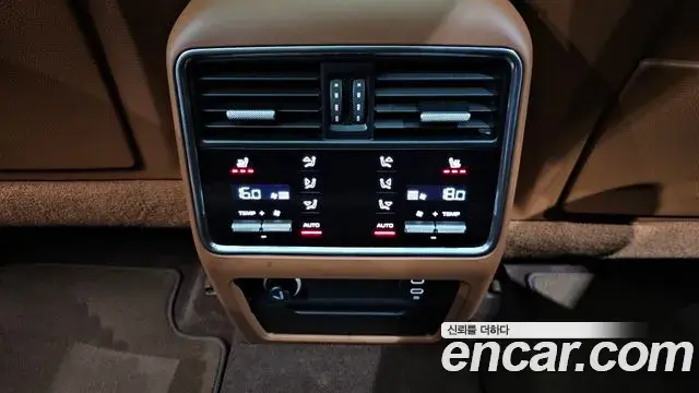 Porsche Cayenne 2021 — ფოტო 23/36