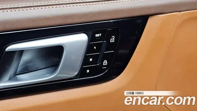Porsche Cayenne 2021 — ფოტო 7/36