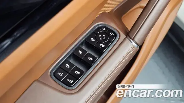 Porsche Cayenne 2021 — ფოტო 17/36