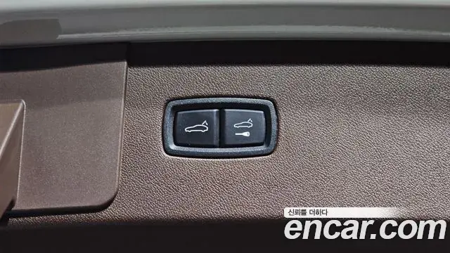 Porsche Cayenne 2021 — ფოტო 15/36