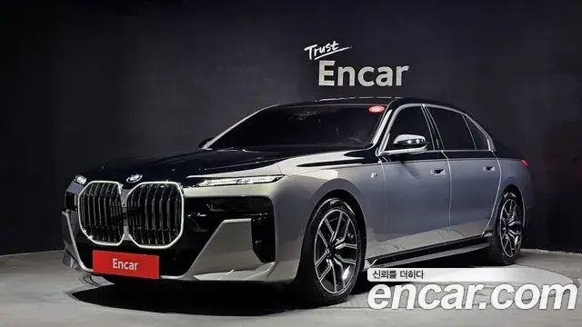 BMW 7 Series 2025 — Фото 1/20