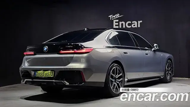 BMW 7 Series 2025 — Фото 2/20