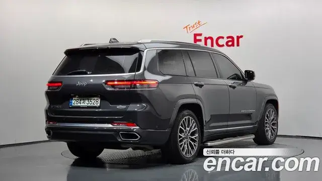 Jeep Grand Cherokee 2022 — Фото 2/20