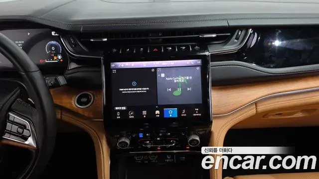Jeep Grand Cherokee 2022 — Фото 14/20