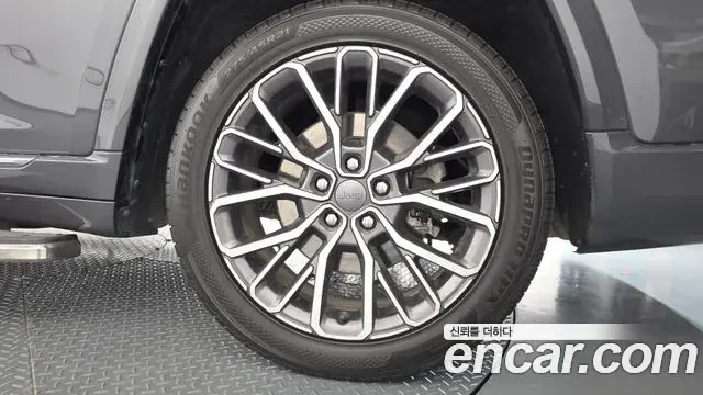 Jeep Grand Cherokee 2022 — Şəkil 31/39