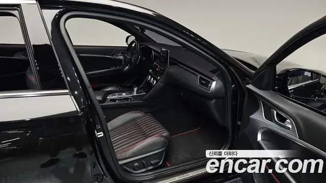 Genesis G70 2018 — Photo 22/34