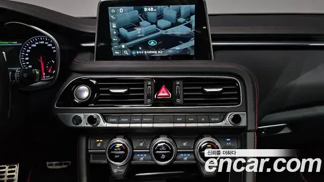 Genesis G70 2018 — Photo 13/34