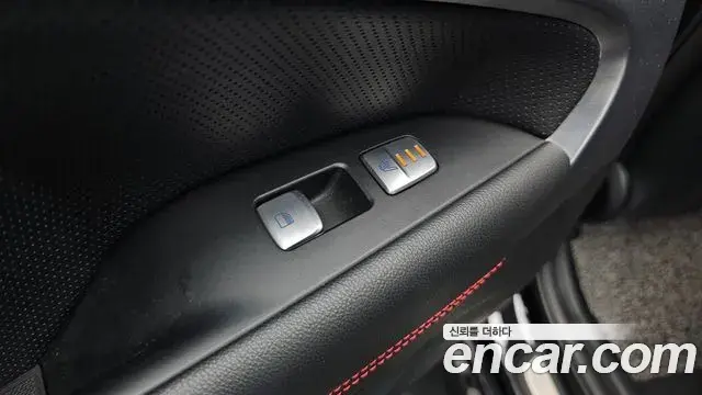 Genesis G70 2018 — Photo 23/34