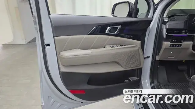 Kia Carnival 2025 — ფოტო 4/33