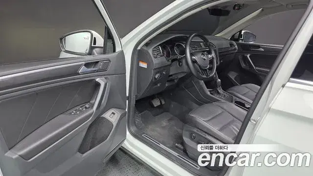 Volkswagen Tiguan 2019 — Şəkil 30/38