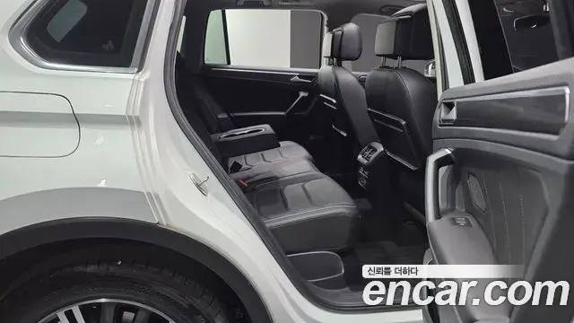 Volkswagen Tiguan 2019 — Şəkil 25/38