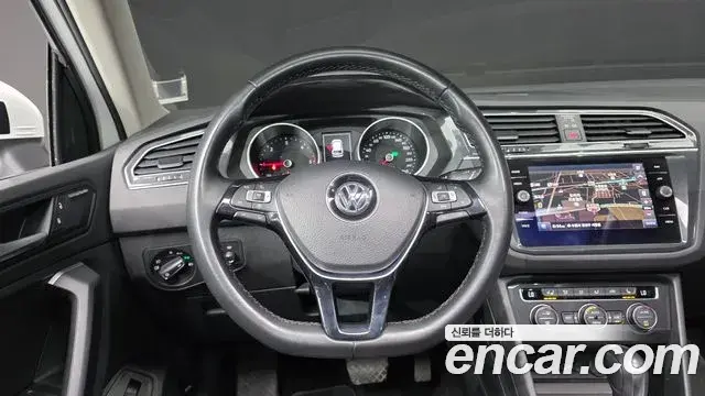 Volkswagen Tiguan 2019 — Şəkil 31/38