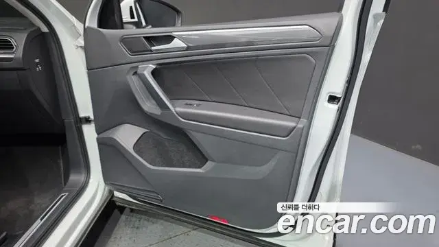Volkswagen Tiguan 2019 — Şəkil 36/38