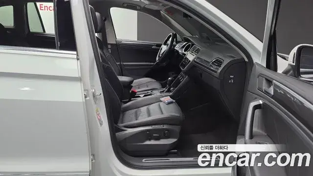 Volkswagen Tiguan 2019 — Şəkil 29/38